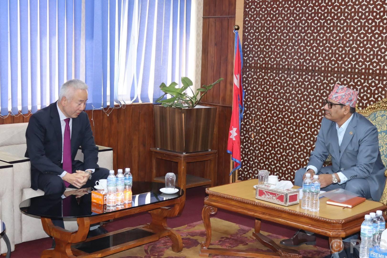 मन्त्री चौलागाईंसँग जापानी राजदूतको भेटवार्ता