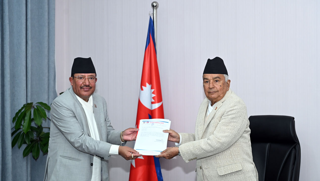 राष्ट्रपतिसमक्ष राष्ट्रियसभा सदस्य निर्वाचनको प्रतिवेदन पेस