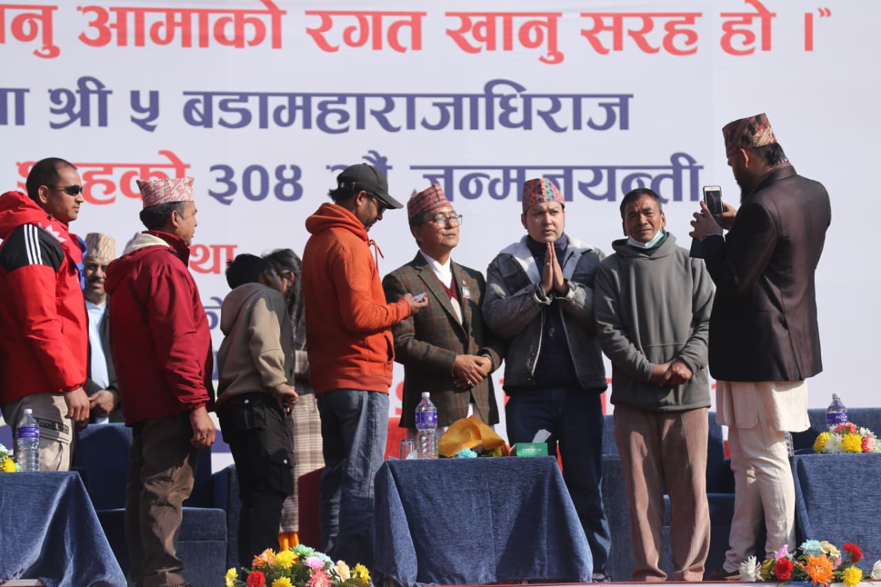 पृथ्वी जयन्तीमा राप्रपाको जलपान [फोटो फिचर]