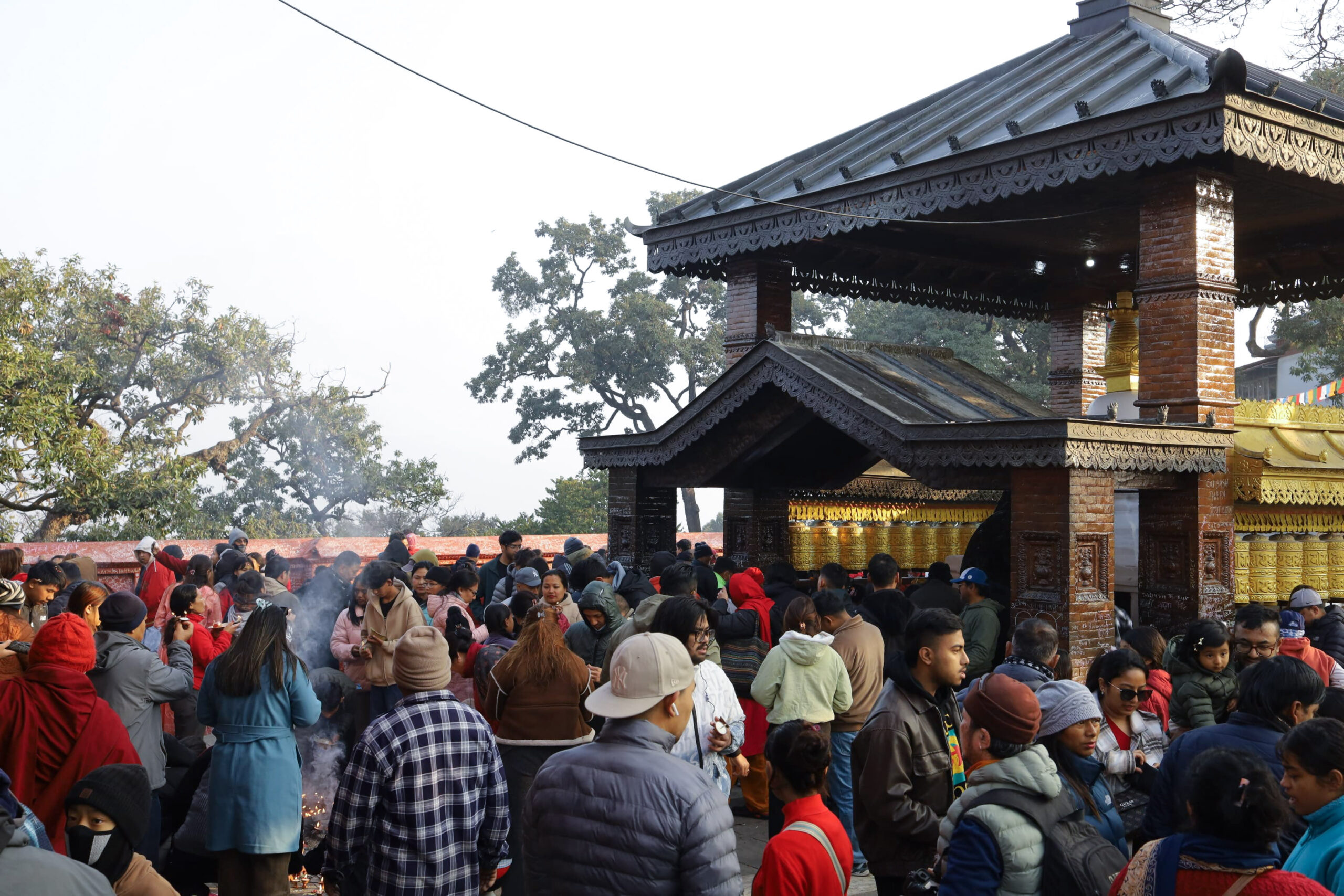 आज माघ शुक्लपञ्चमी अर्थात श्रीपञ्चमी स्वयम्भु स्थित सरस्वती मन्दिरमा श्रद्धालुहरूको भीड [फोटो फिचर]
