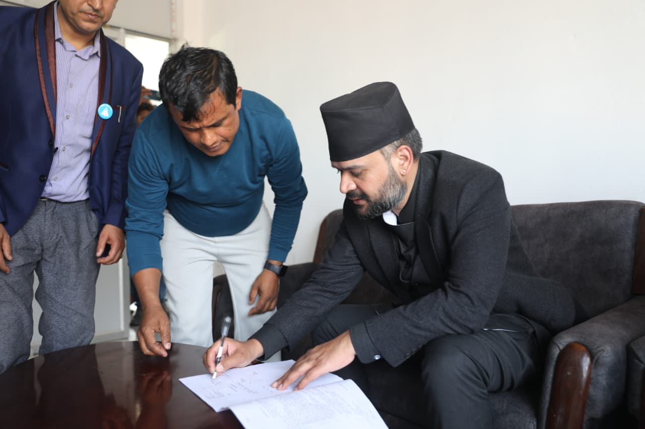 बालेनले गराए झापा–५ बाट उम्मेदवारी दर्ता