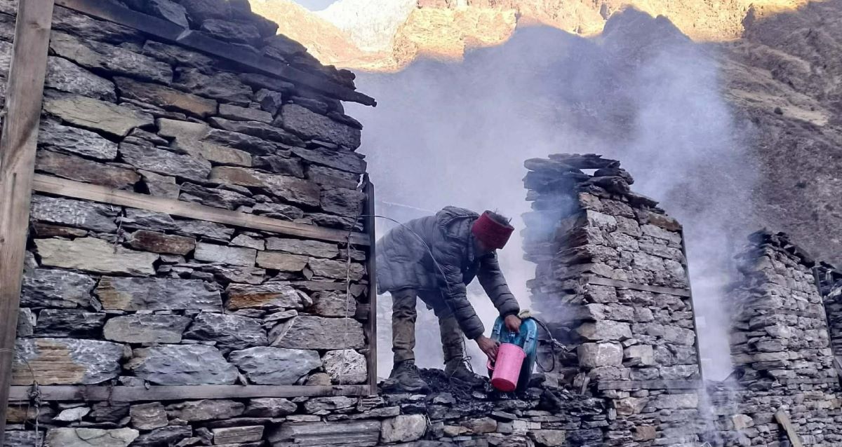 छेकम्पारमा आगलागी हुँदा एकजना घाइते