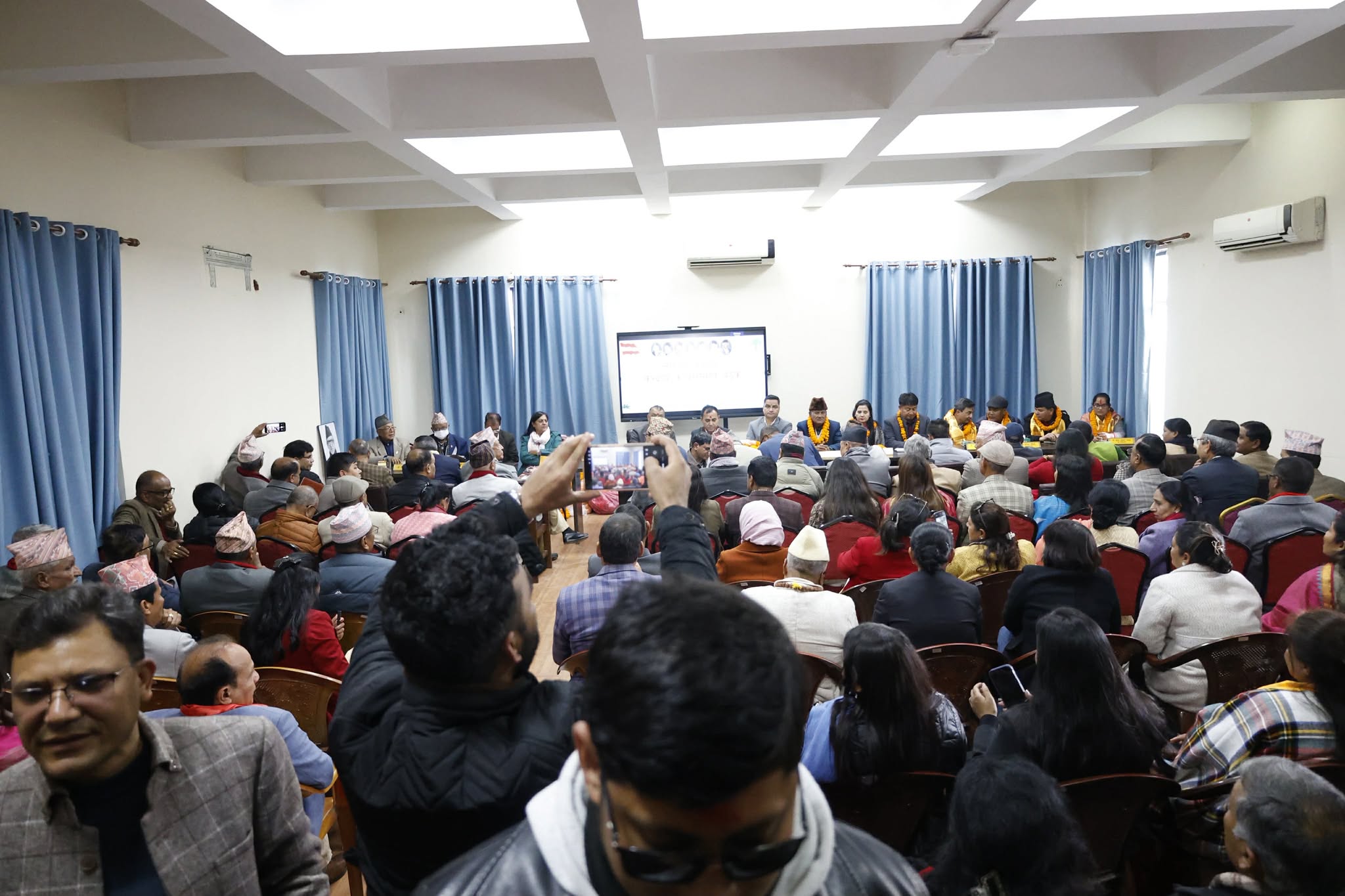 काँग्रेसको केन्द्रीय कार्यसमिति बैठक सानेपामा जारी