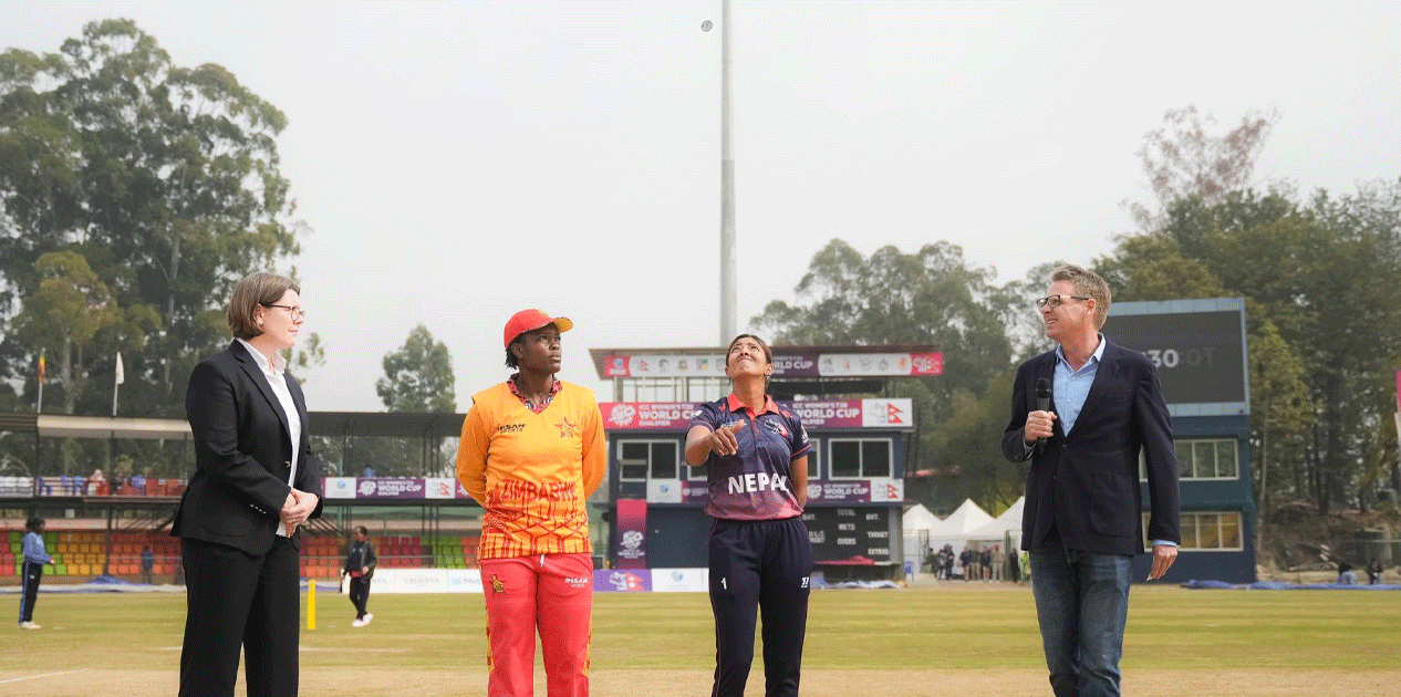 जिम्बाब्वेविरुद्धको खेलमा बलिङ गर्दै नेपाल