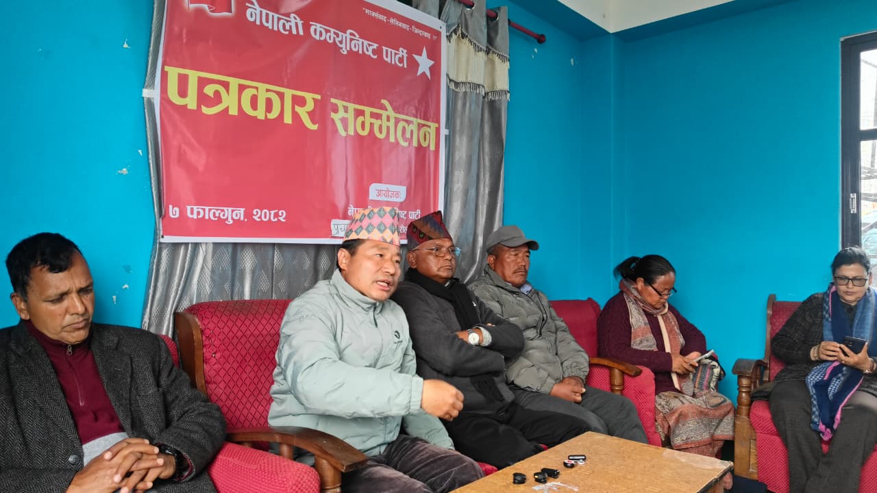 बालेनलाई वर्षमानको प्रश्न- काठमाडौँबाट सुकुम्बासी खेद्ने, झापा पुगेर सुकुम्बासीको पक्षमा छु भन्ने?