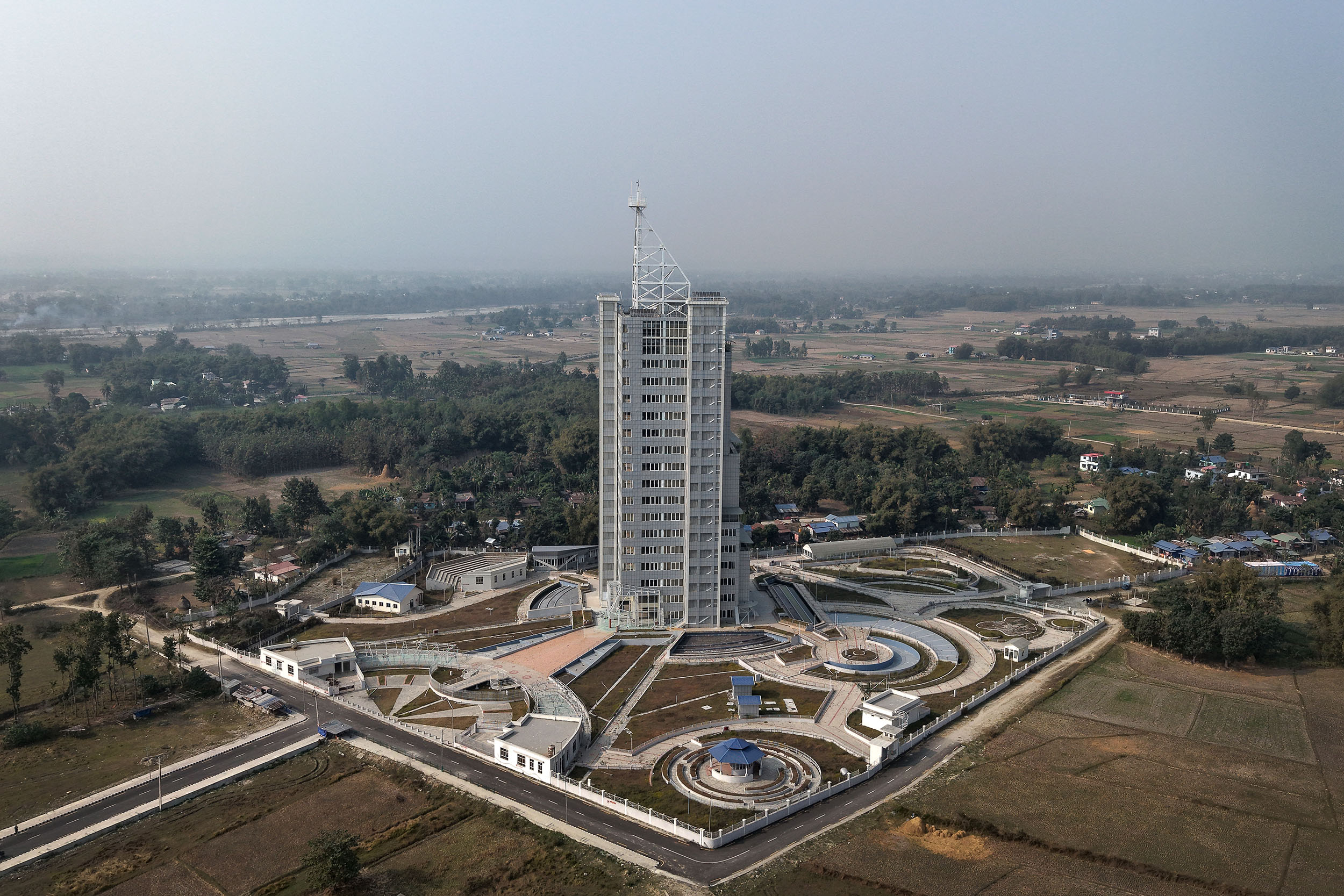 १२ तस्बिरमा बन्द रहेको दमक भ्युटावर