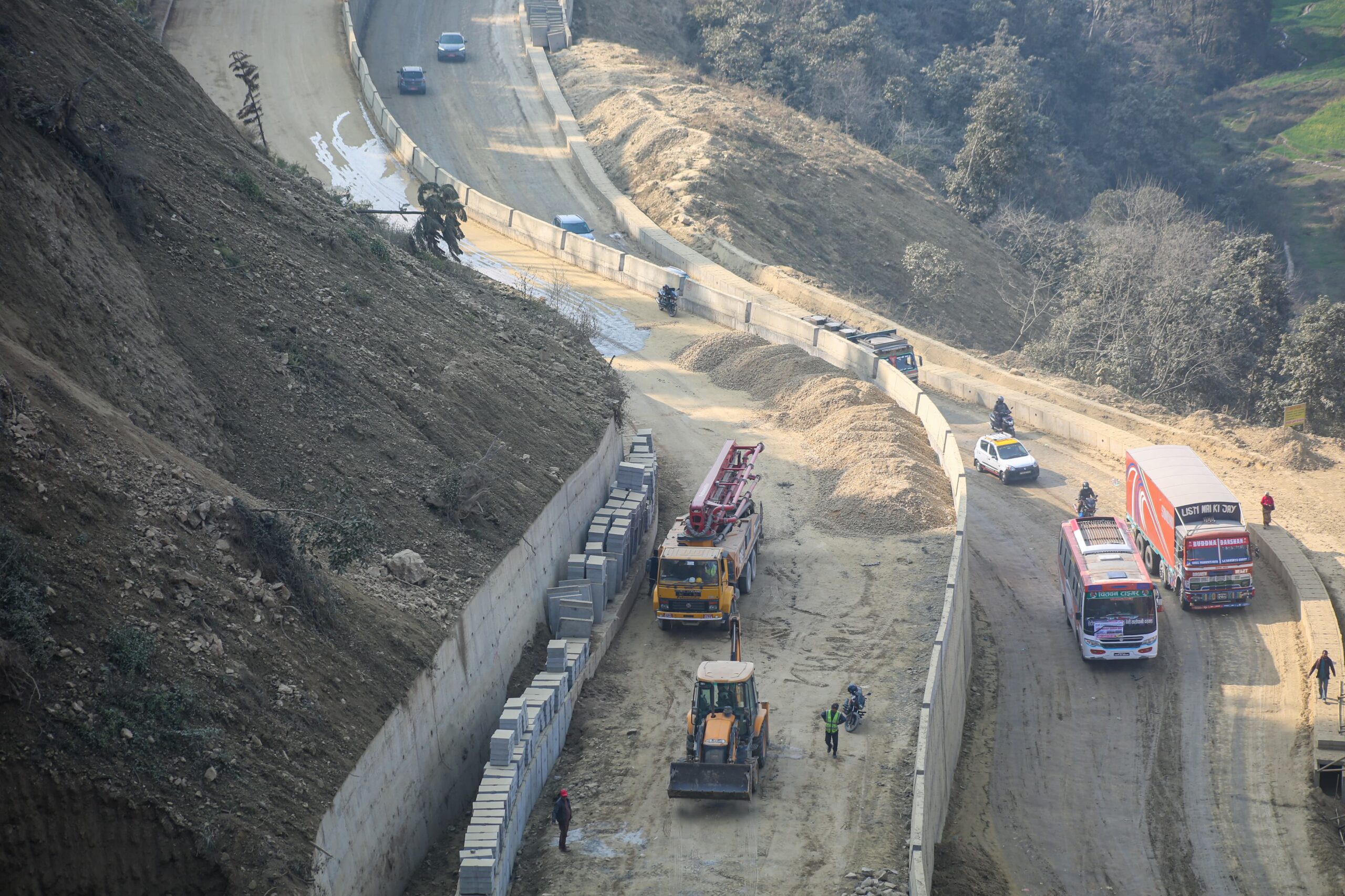 सूर्यविनायक-धुलिखेल खण्ड : निर्माण सुस्त‚ जनजीवन अस्तव्यस्त