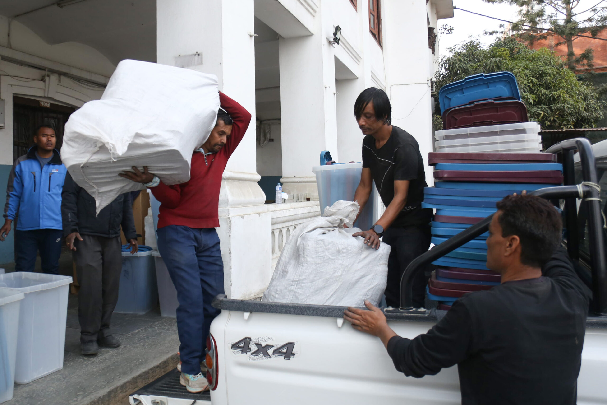 तस्बिरमा चुनावको चटारो