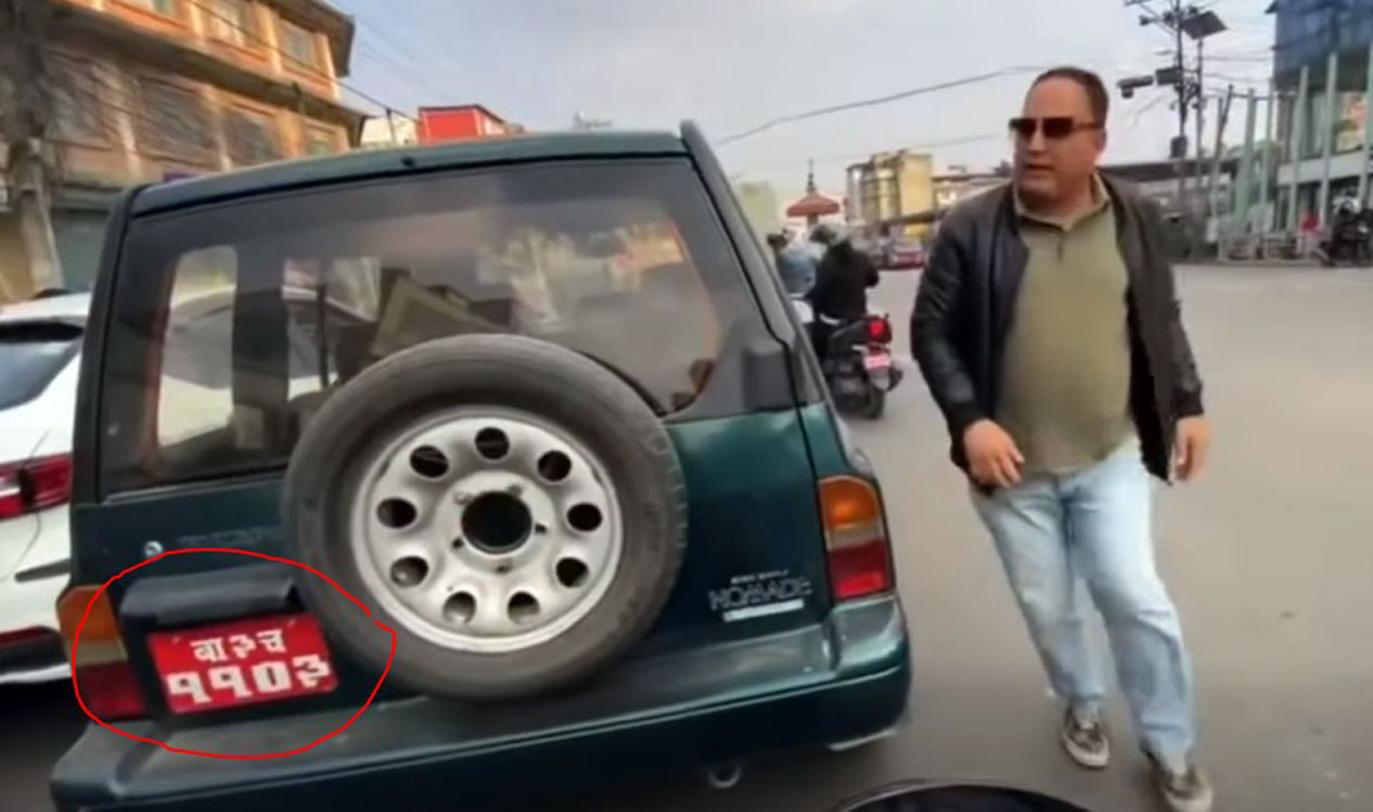 समातिए पैदलयात्रीलाई मुक्का बर्साउने गाडीचालक