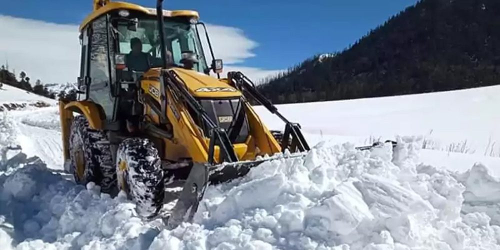 निर्वाचनमा हुम्लामा हिउँ पन्छाएर सडक सञ्चालनको प्रयास