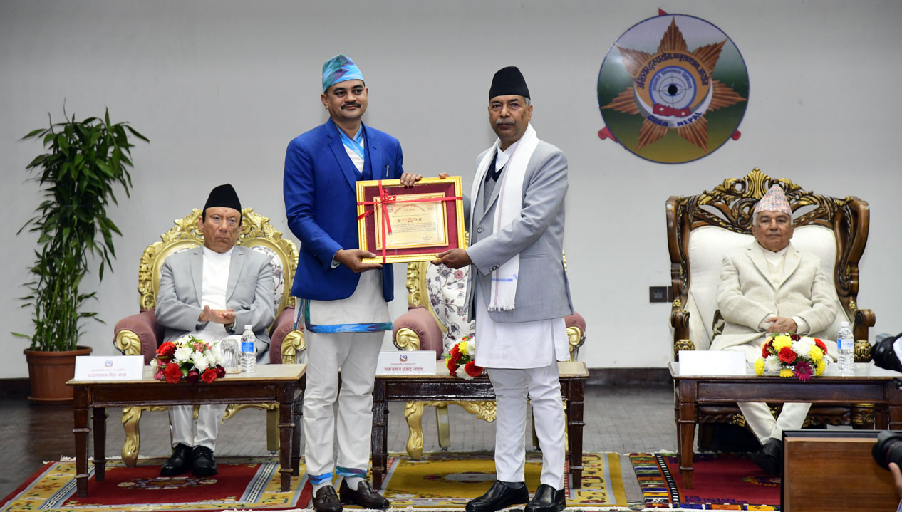 नेपालन्युजका पत्रकार ढकाल पुरस्कृत