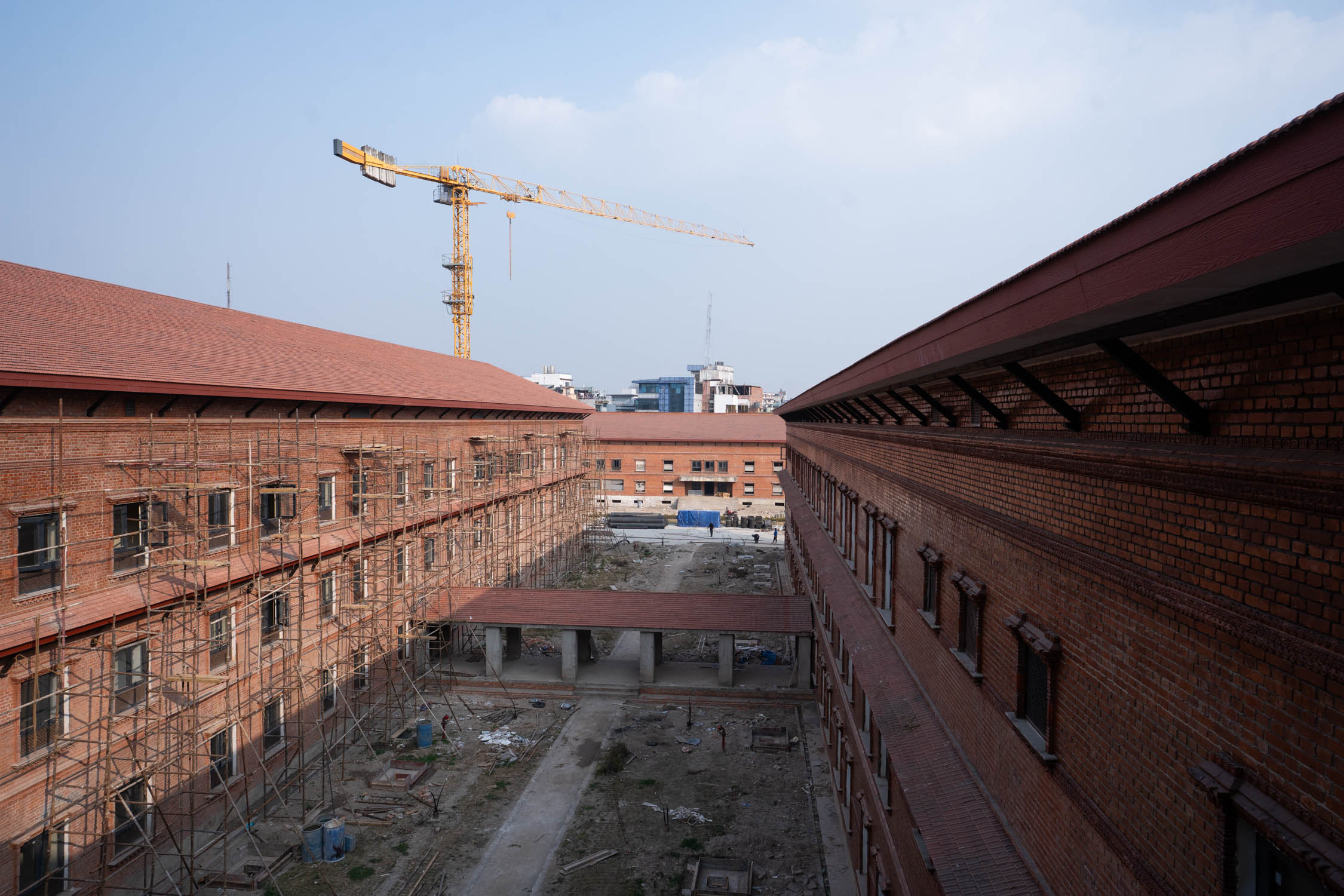 नयाँ सांसदका लागि तयार भइरहेको सिंहदरबारस्थित नयाँ संसद् भवन [फोटो फिचर]