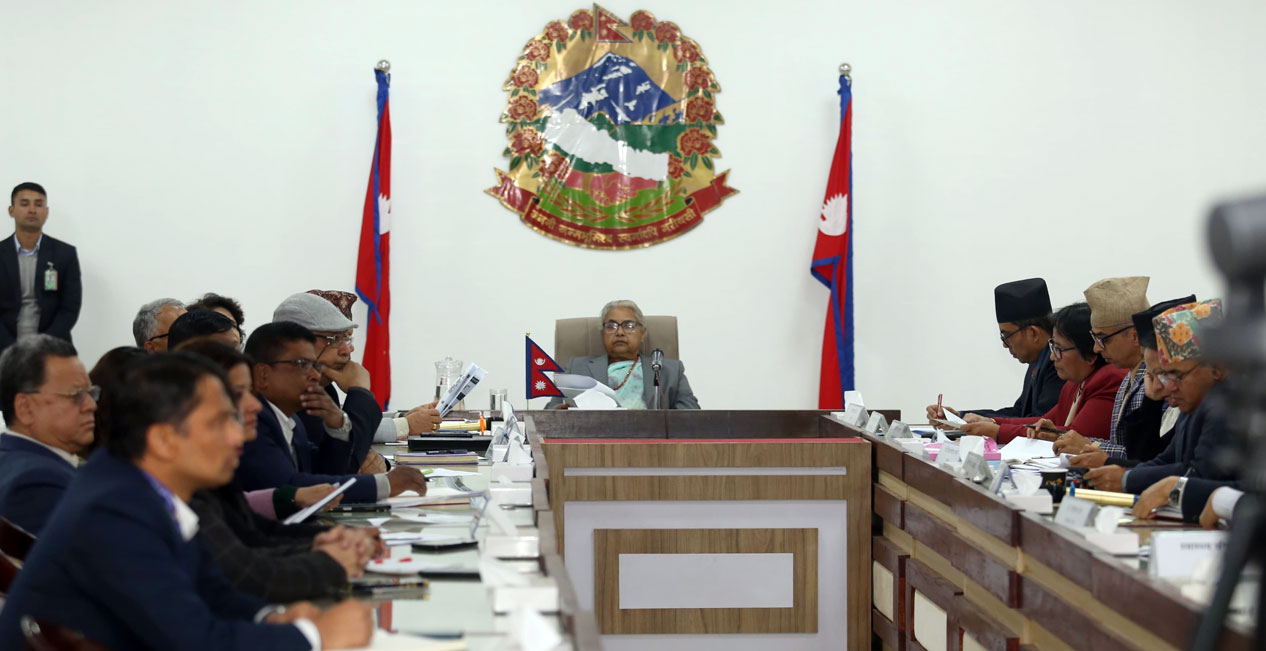 स्वास्थ्य बिमाबारे स्वास्थ्यमन्त्री र अर्थसचिवबीच चर्काचर्की