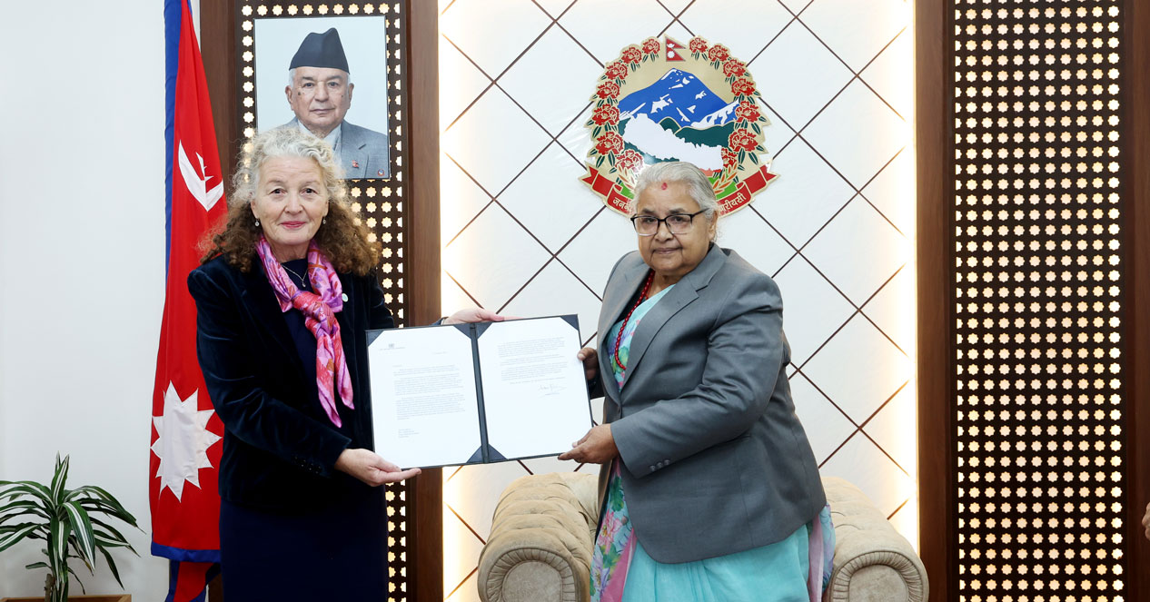 प्रधानमन्त्री भन्छिन्- देशलाई शान्ति र लोकतन्त्रको बाटो हिँडाउन सरकार क्रियाशील छ