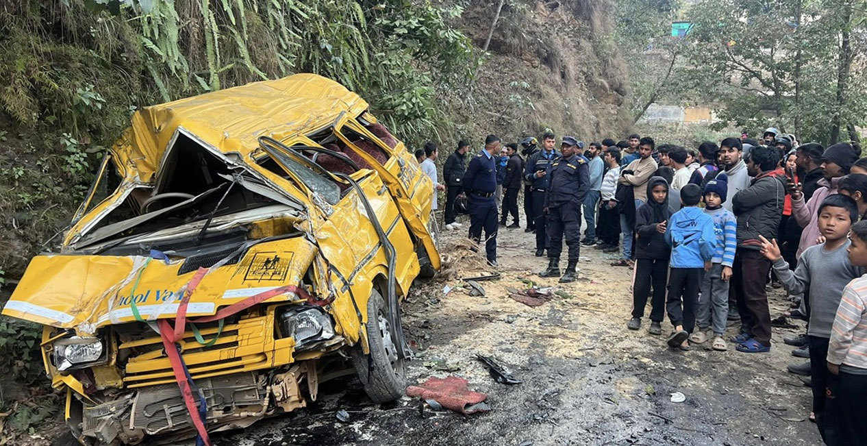 स्कुल बस दुर्घटनामा एक विद्यार्थीको मृत्यु, २५ जना घाइते