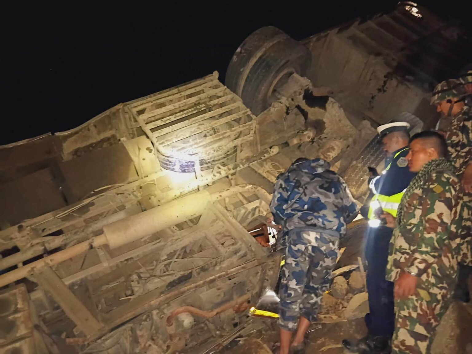 धादिङ दुर्घटना अपडेट : मृतकको संख्या १८ पुग्यो, २५ जना घाइते