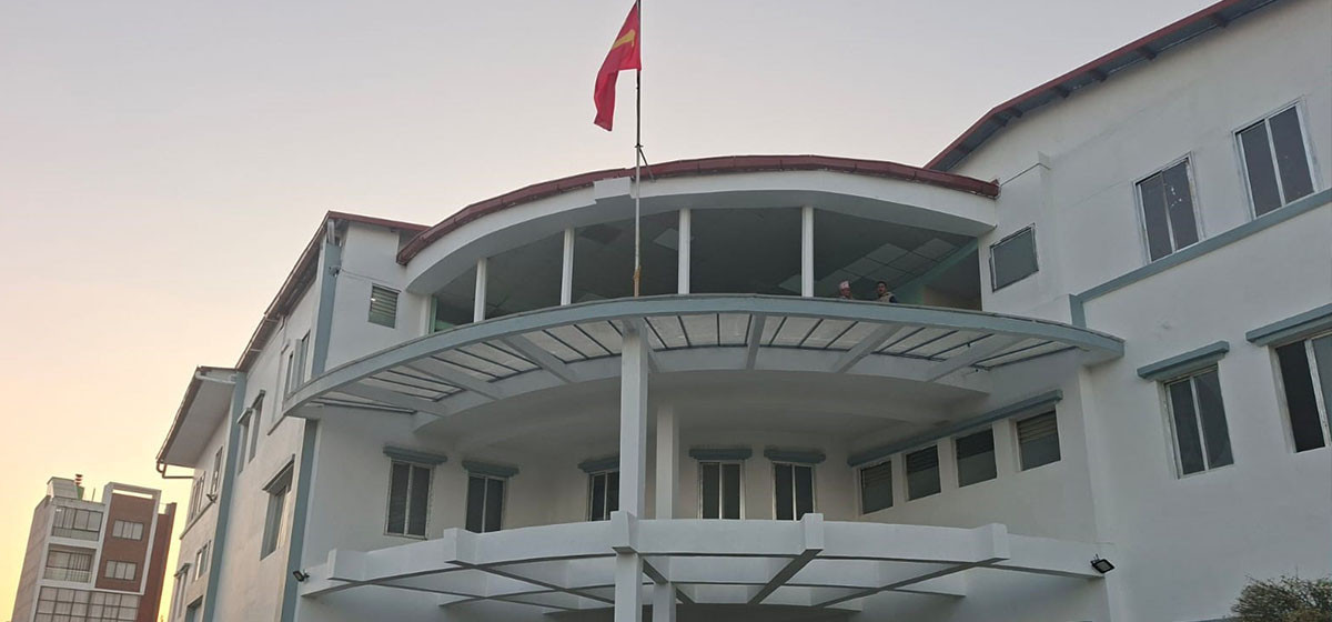 पार्टीको झन्डा जलाइएकामा एमालेको ध्यानाकर्षण