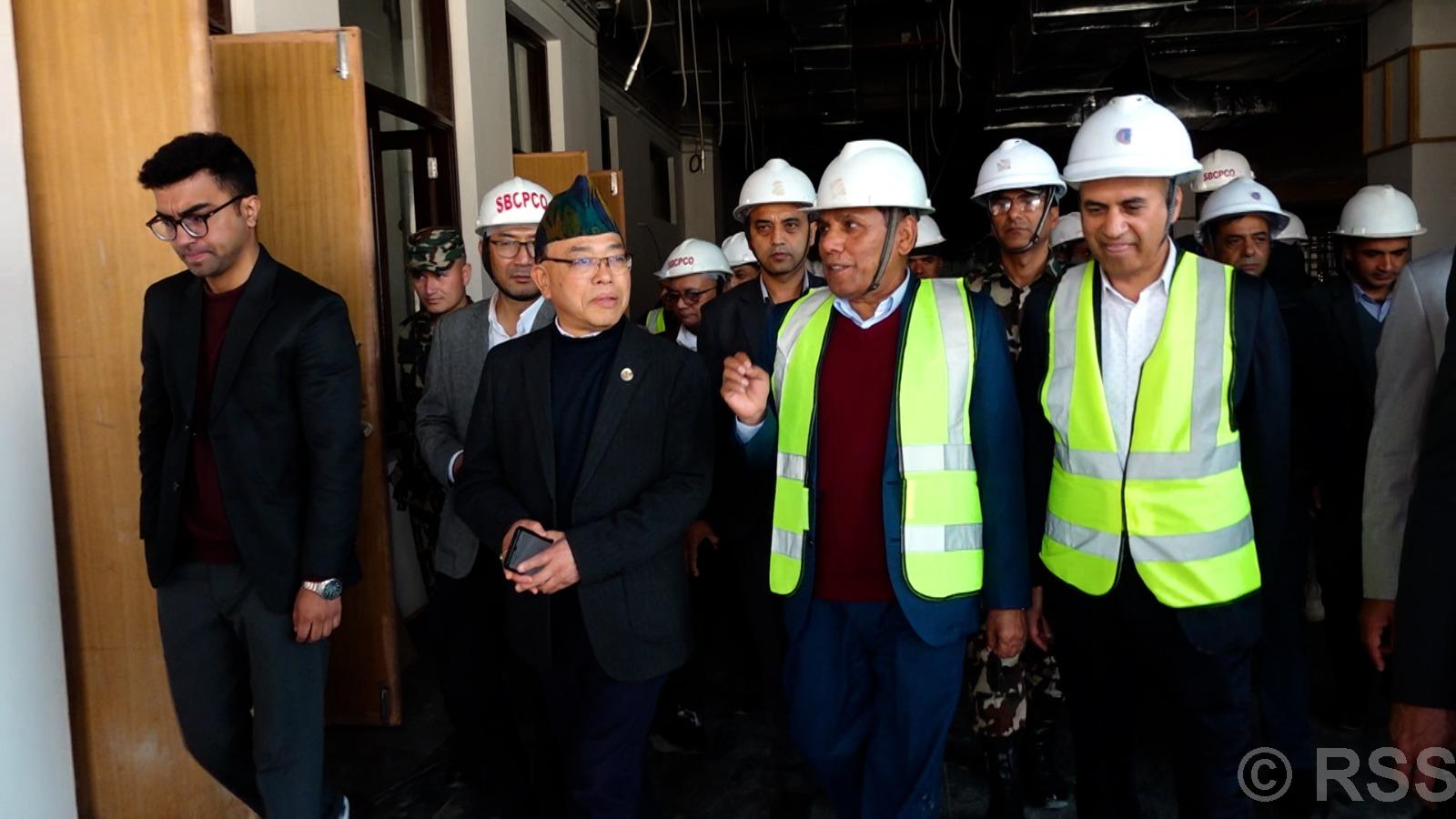 अध्यक्ष दाहालद्वारा निर्माणाधीन सङ्घीय संसद् भवन निरीक्षण