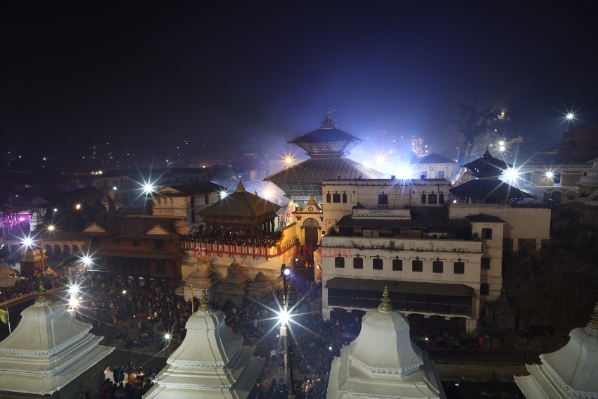 पशुपतिनाथमा दर्शनार्थीसहित साधुसन्तहरूको चहलपहल