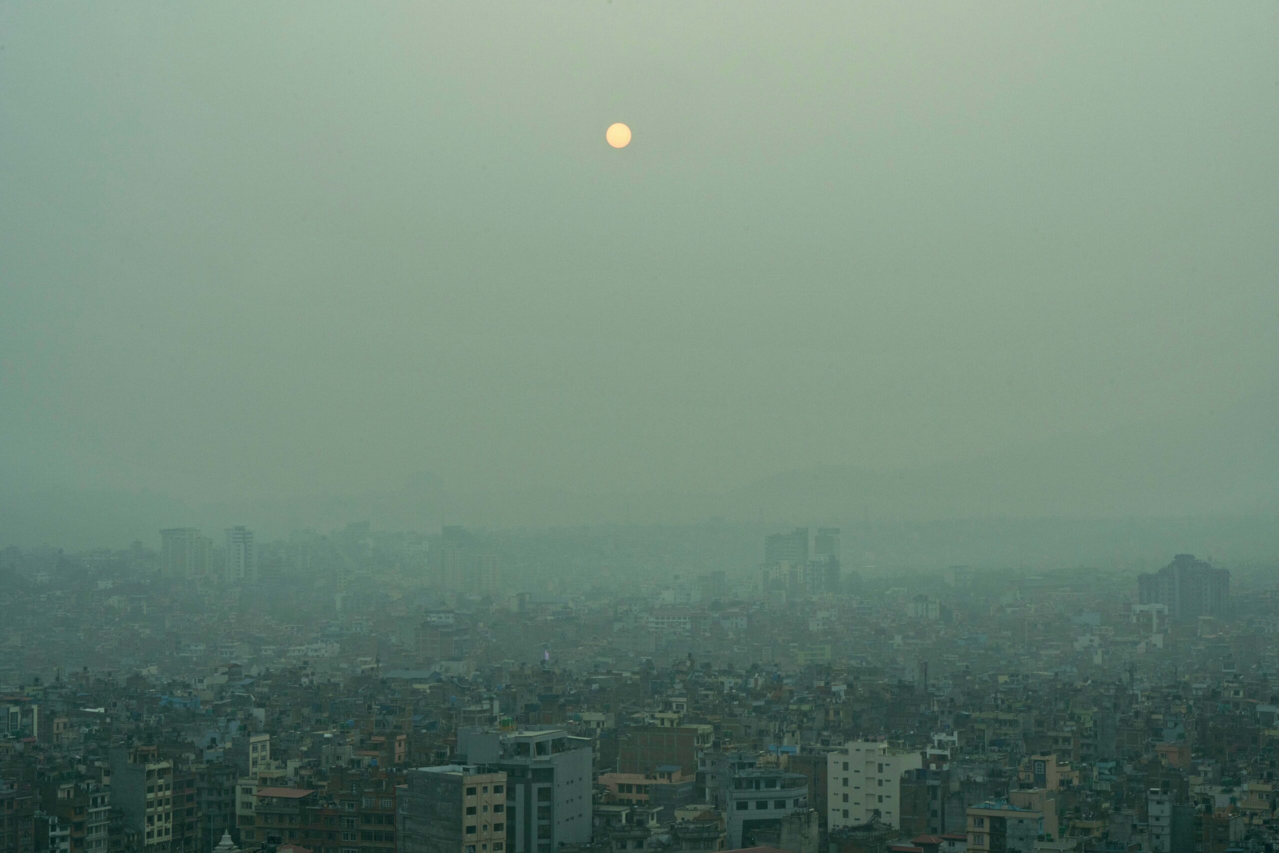 खोइ काठमाडौँ? धुलोधुवाँले छेक्यो