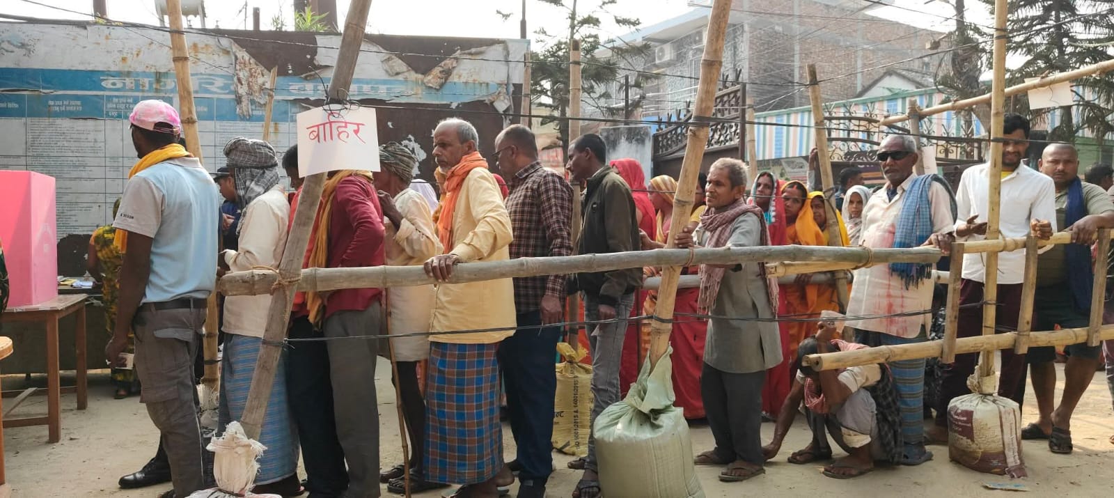 धनुषामा २५ प्रतिशत मतदान