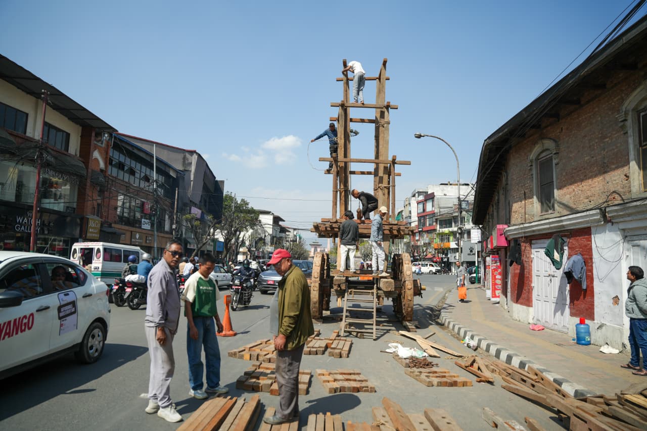 बनाइँदै सेतो मच्छेन्द्रनाथको रथ