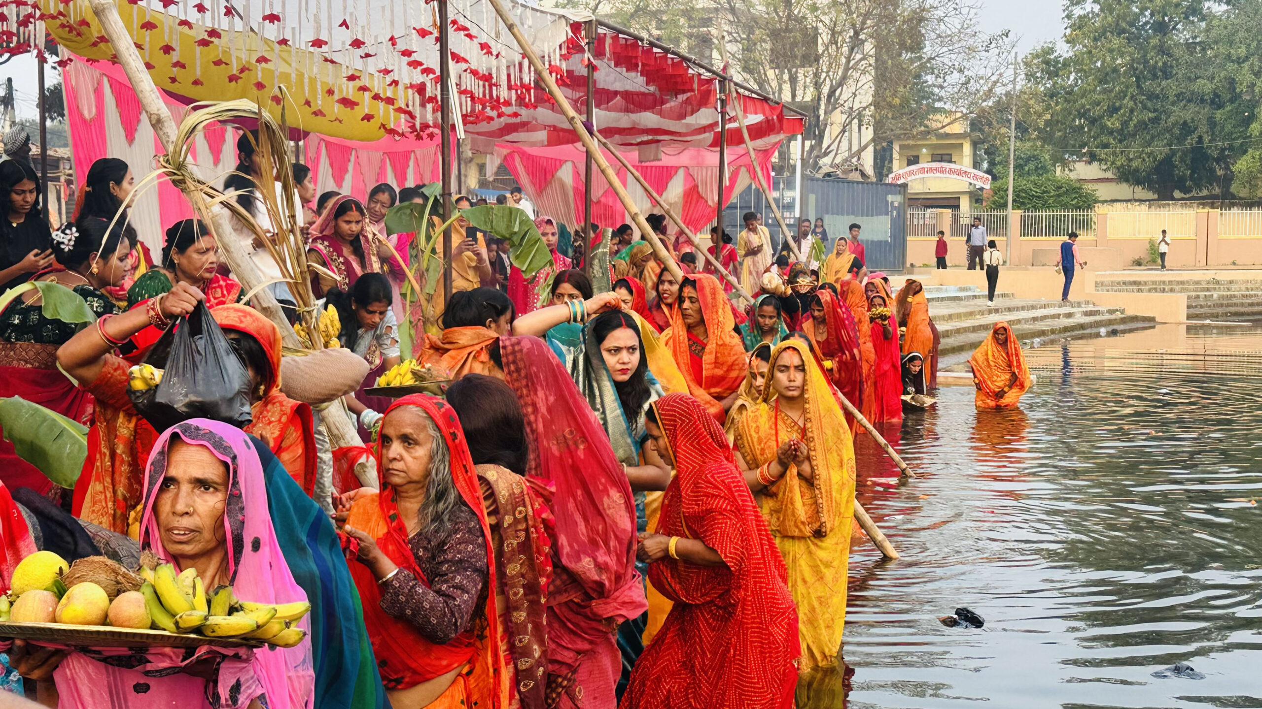 उदाउँदो सूर्यलाई अर्घ्य दिँदै वासन्ती छठ सम्पन्न