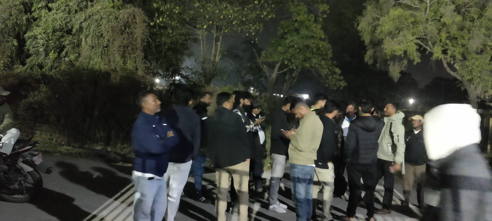 मत परिणाम सुन्न रातभरि जाग्राम [फोटो फिचर]