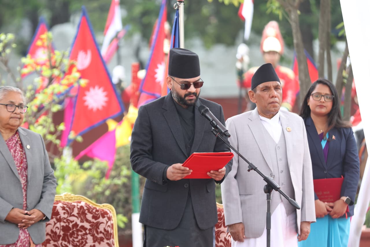 प्रधानमन्त्री बालेन्द्रद्वारा पद तथा गोपनीयताको शपथ