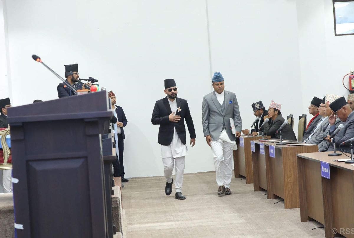 ‘सिलाम साक्मा’मा सजिएर बालेनको शपथ