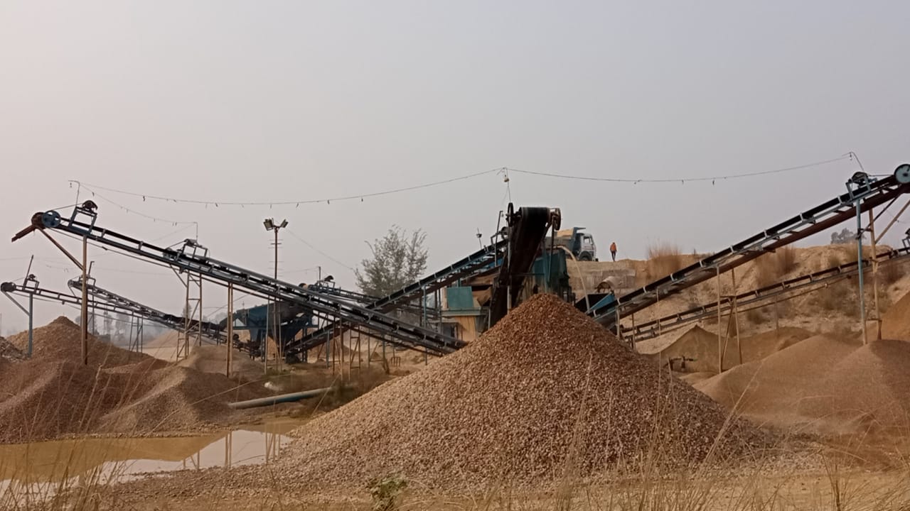 बन्दीपुरबाट अवैध नदीजन्य पदार्थसहित सवारीसाधन नियन्त्रणमा