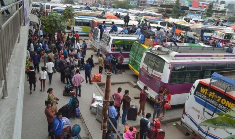प्रतिनिधिसभा निर्वाचनः दुई दिनमा काठमाडौँबाट ८० हजार यात्रु बाहिरिए