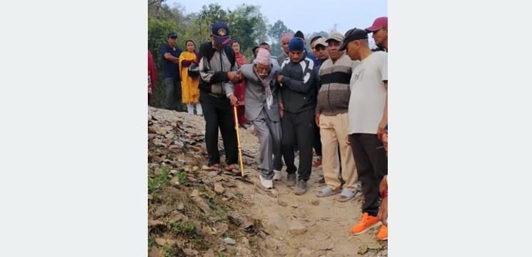१०७ वर्षीय ज्येष्ठ नागरिकद्वारा मतदान