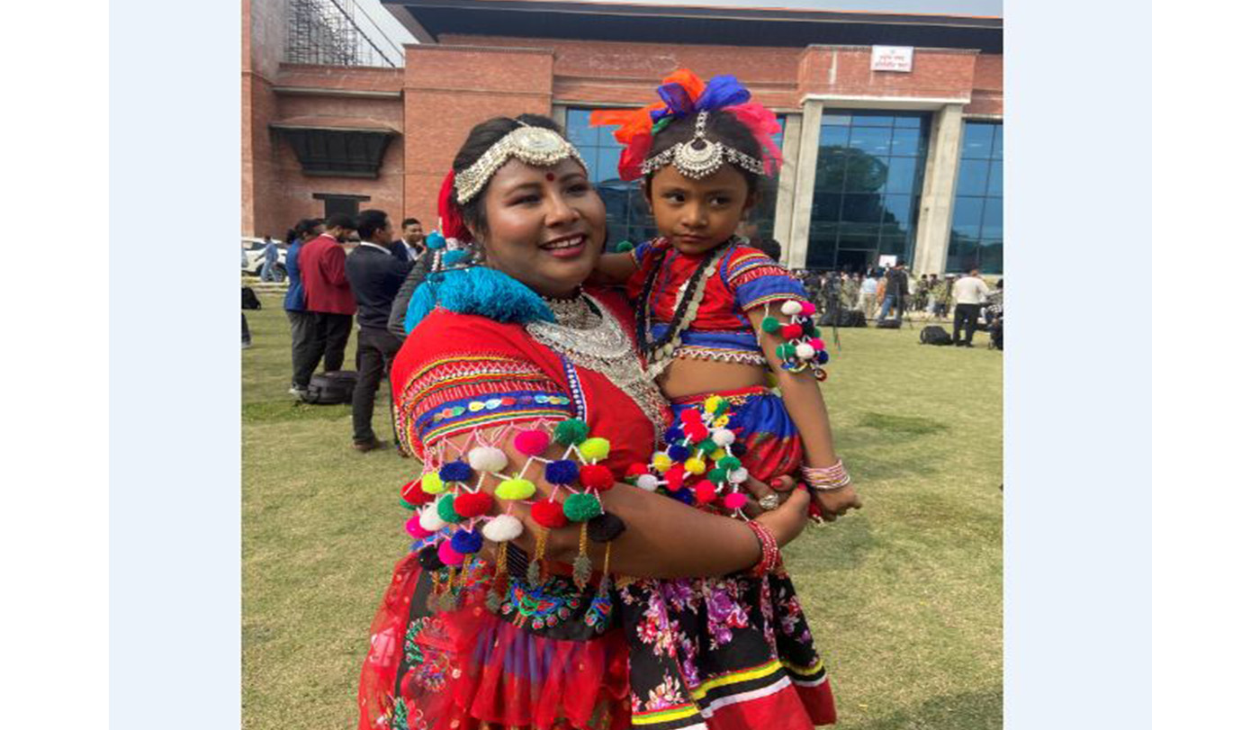 पहिचानको महत्व बुझाउन परम्परागत वेषभूषामा सांसद्