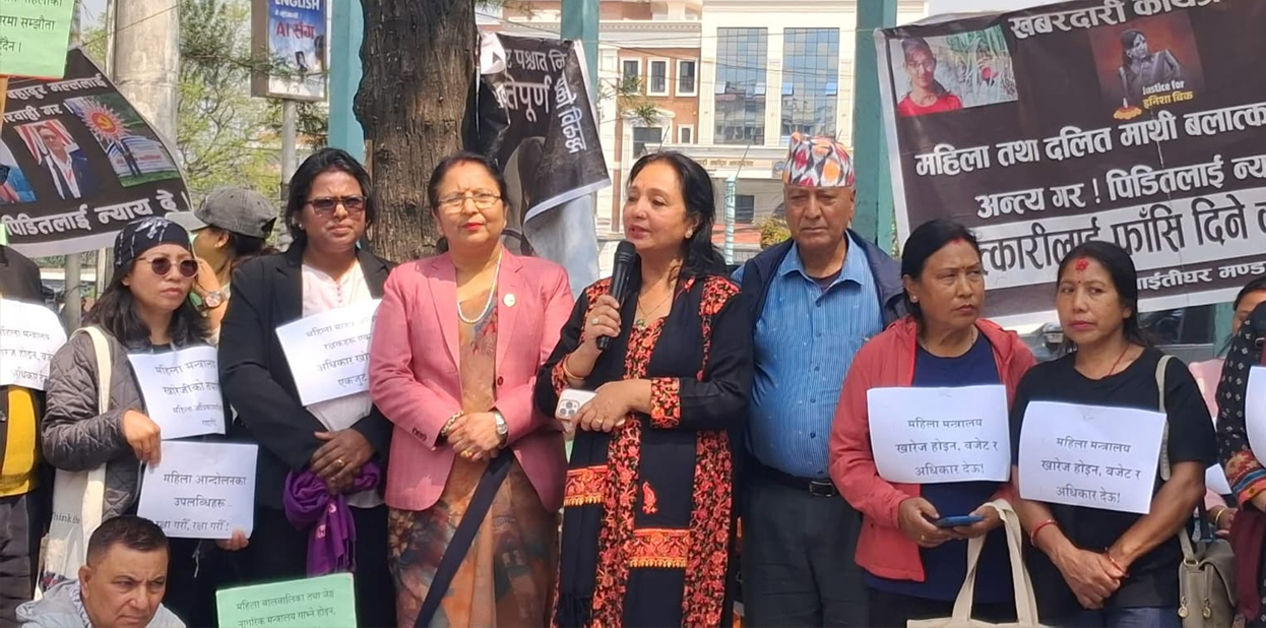संवैधानिक हैसियत भुलेर पदाधिकारी नै सडकमा