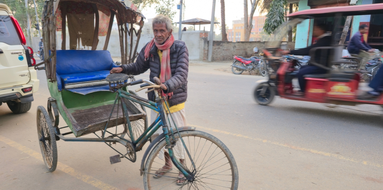 दुर्लभ बने पाइडल रिक्सा