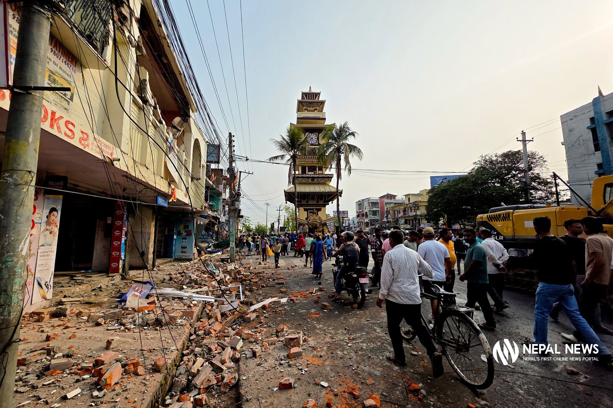 अतिक्रमित संरचनामा चल्यो डोजर