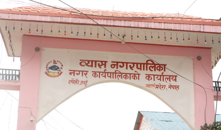 नियमविपरीत निर्माण गरिएका संरचना हटाउन आग्रह