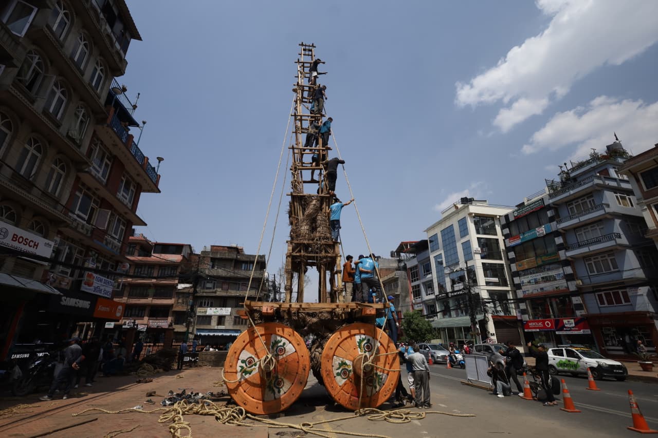 धमाधम बन्दै रातो मत्स्येन्द्रनाथको रथ [फोटो फिचर]