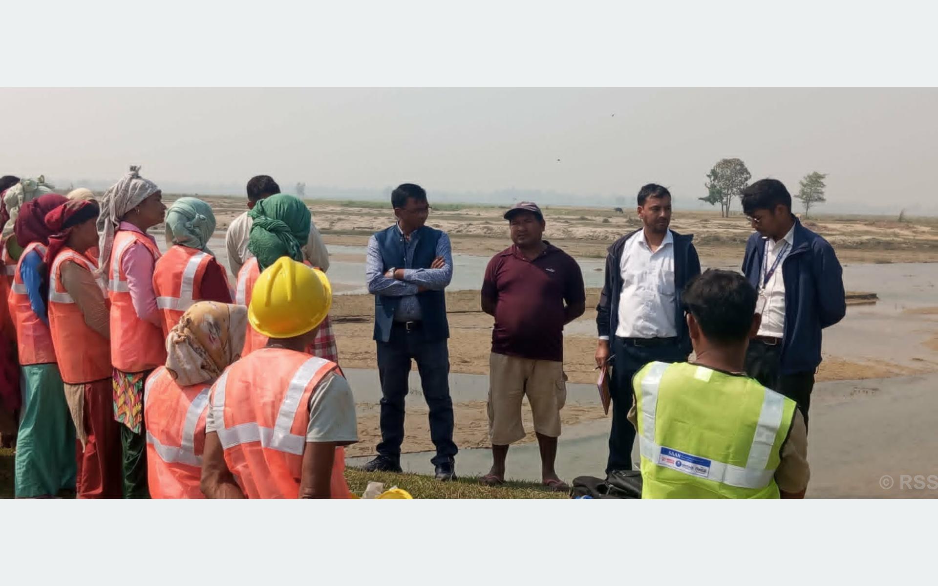 विनवारीमा जैविक तटबन्ध निर्माण