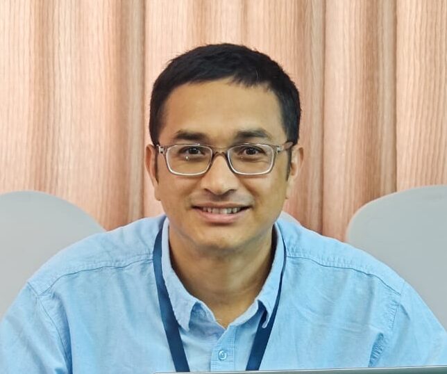 नीरज लवजू