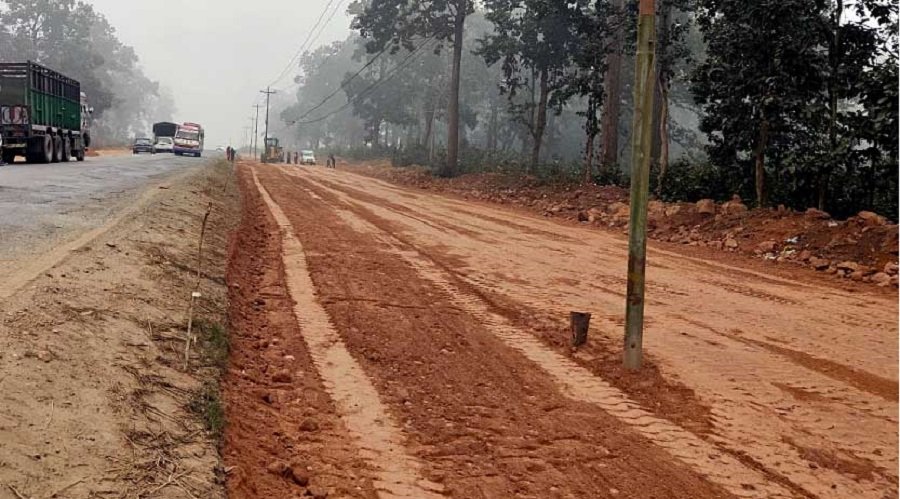हिलो र  चिप्लोले बुटवल–नारायणगढ सडक अवरुद्ध