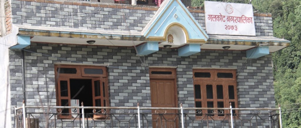 तीन सडक र वडा कार्यालय भवन निर्माण एकसाथ
