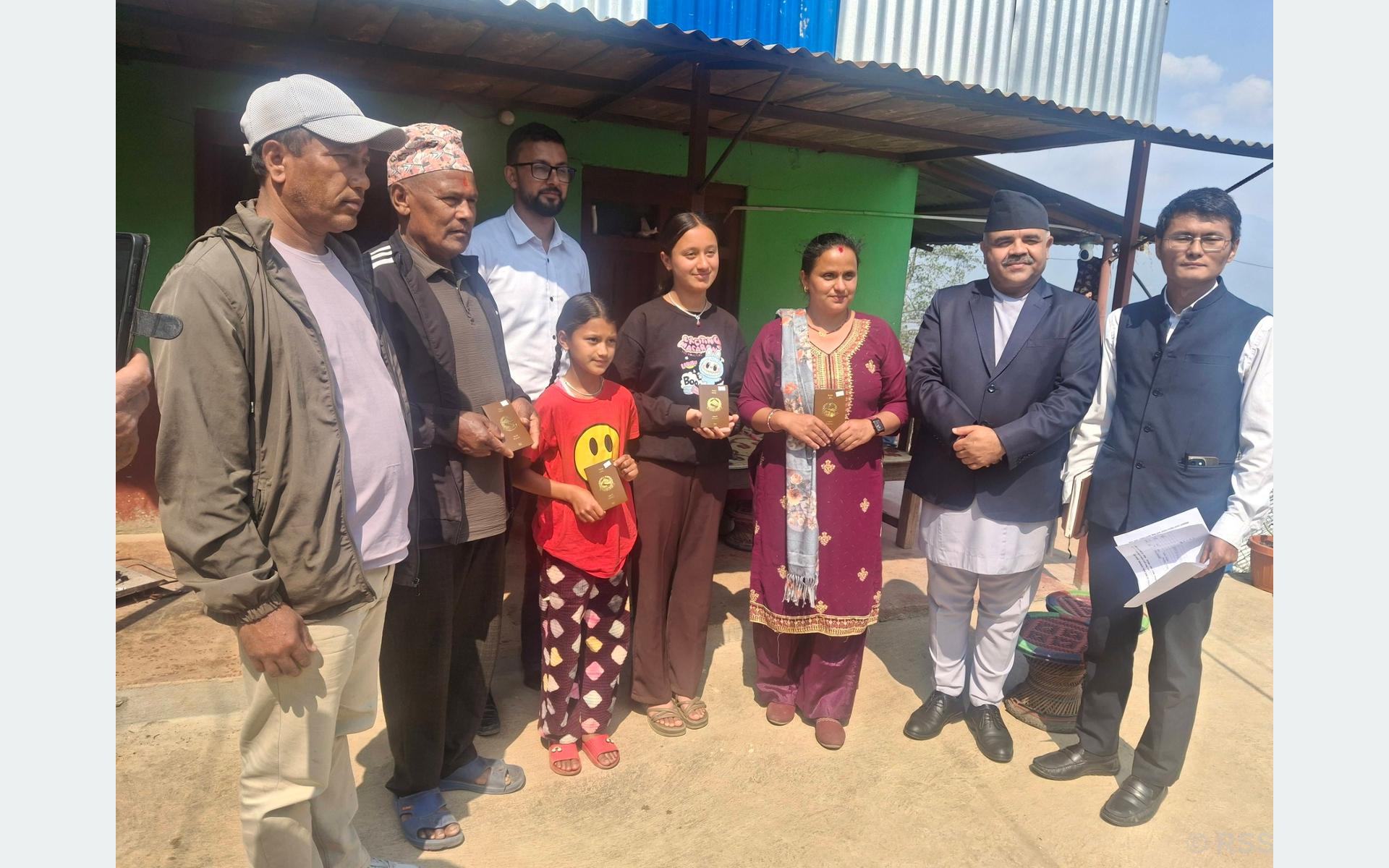 घरमै पुगेर राहदानी वितरण गर्न थालियो