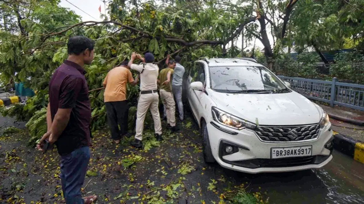 भारतको उत्तर प्रदेशमा आँधी : ८९ जनाको मृत्यु‚ जनजीवन अस्तव्यस्त