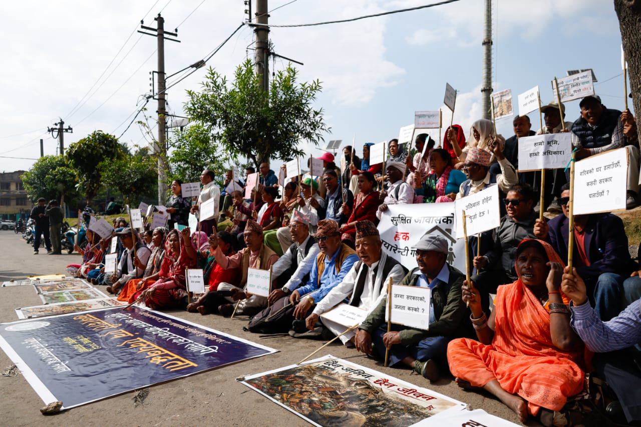 भूमि र आवासको अधिकार माग्दै प्रदर्शन
