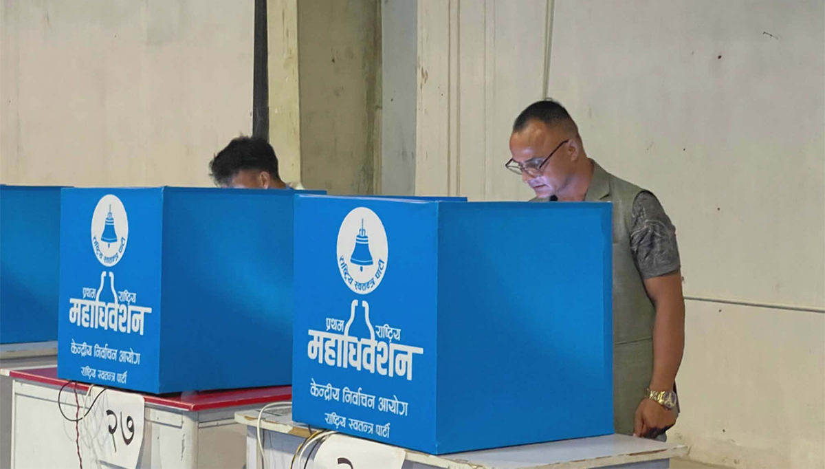रास्वपा महाधिवेशनः मतदान जारी, बिहान १० बजेसम्ममा सकाउने तयारी