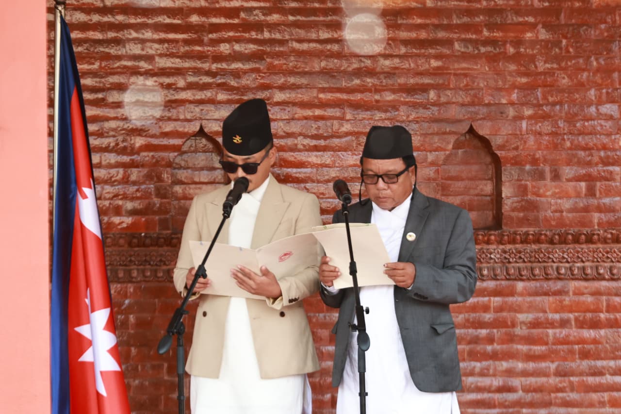 गुरुङ र पुनले लिए पद तथा गोपनीयताको शपथ