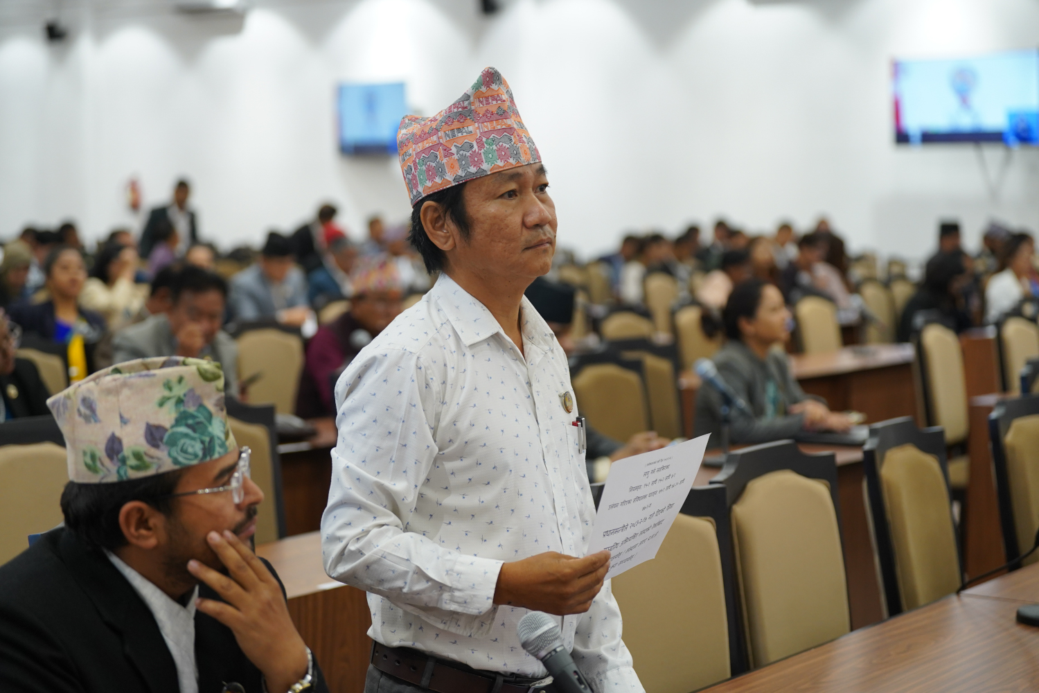 हर्क साम्पाङले देखाए संसदमा प्लेकार्ड, प्रधानमन्त्रीको अभिव्यक्ति रेकर्डबाट हटाउन माग