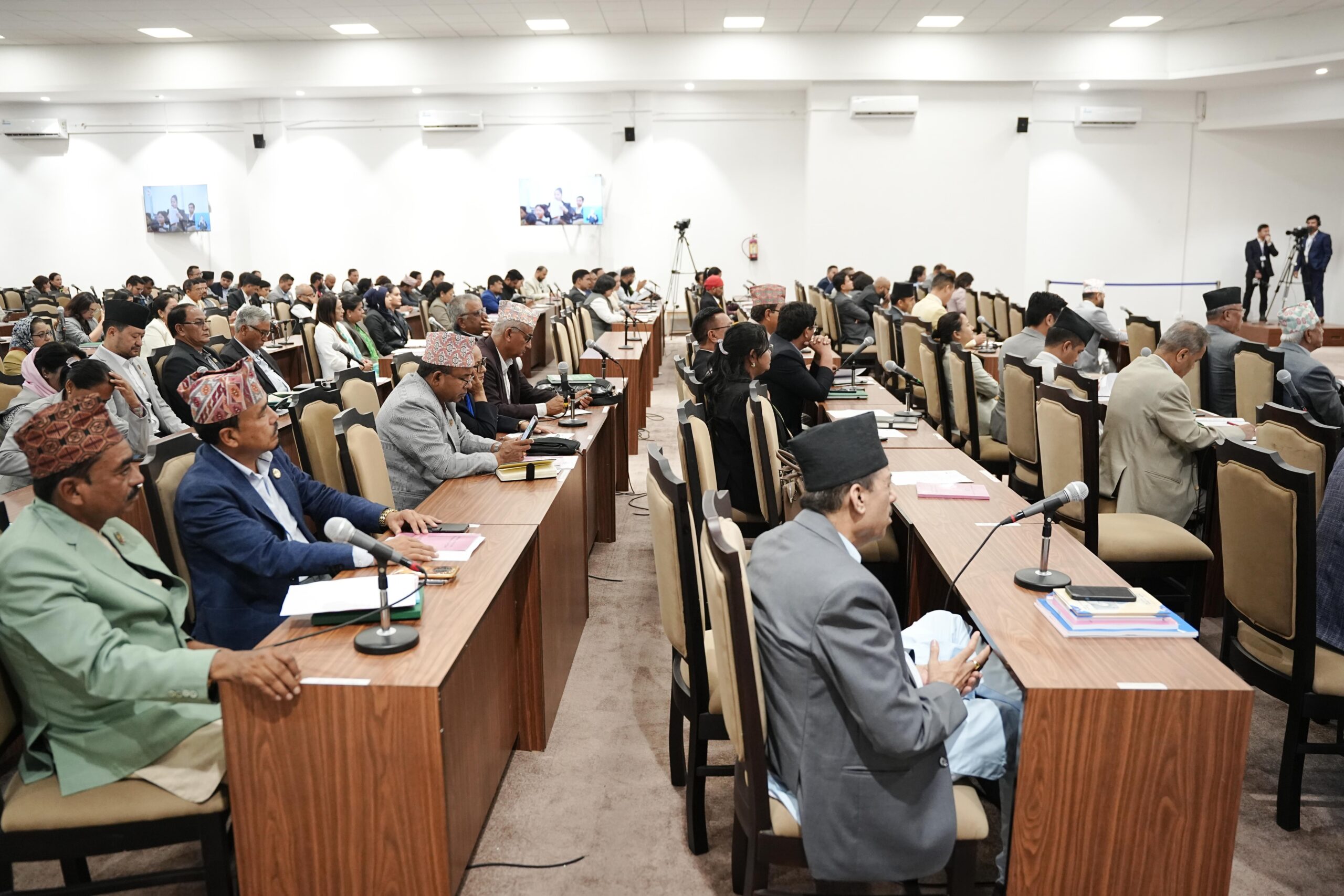 प्रतिनिधिसभाः समयमै रासायनिक मल उपलब्ध गराउन माग